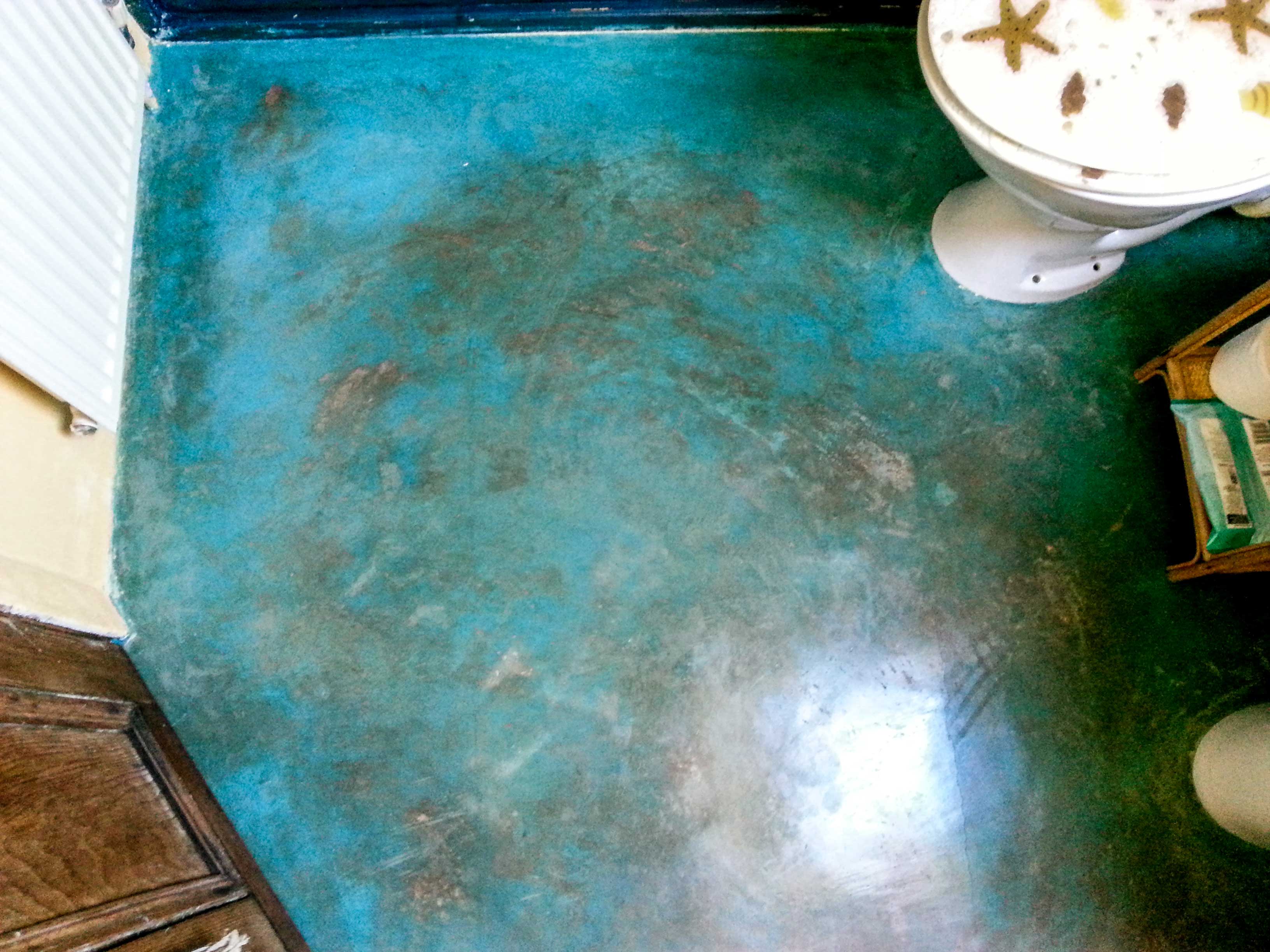 Tadelakt Bathroom Ocean green, poor mans tadelakt floor with glitter- Deepgreendesign.org